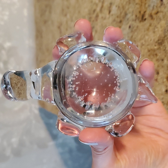 Turtle glass with controlled bubbles paperweight - Picture 6 of 10